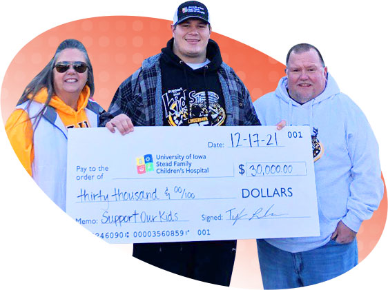 Tyler Linderbaum holding check